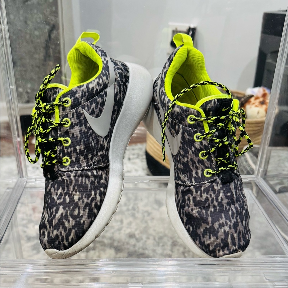 Nike Roshe Run Leopard Print Athletic Shoe Cool Grey/Wolf Grey•Volt•Black